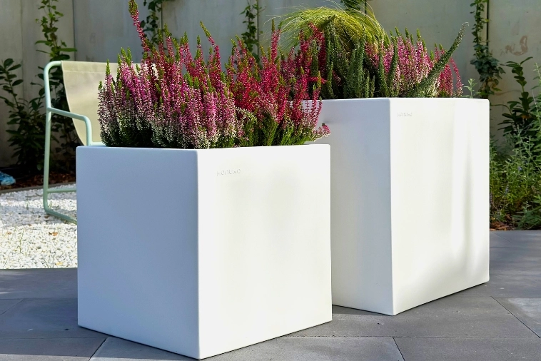 Nowoczesne donice w klasycznym kształcie kwadratu